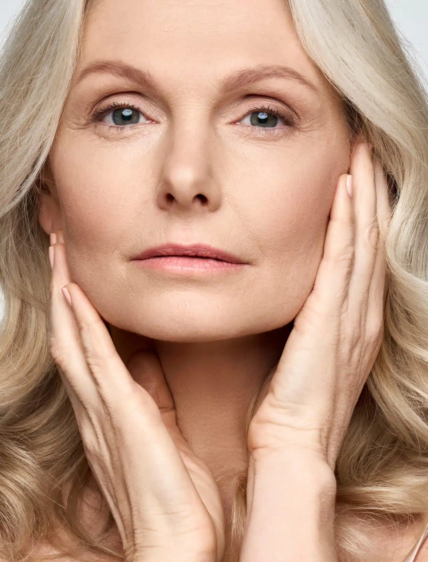 Visage de femme agee rajeunit avec le botox au centre esthetique et laser tremoille a paris 8