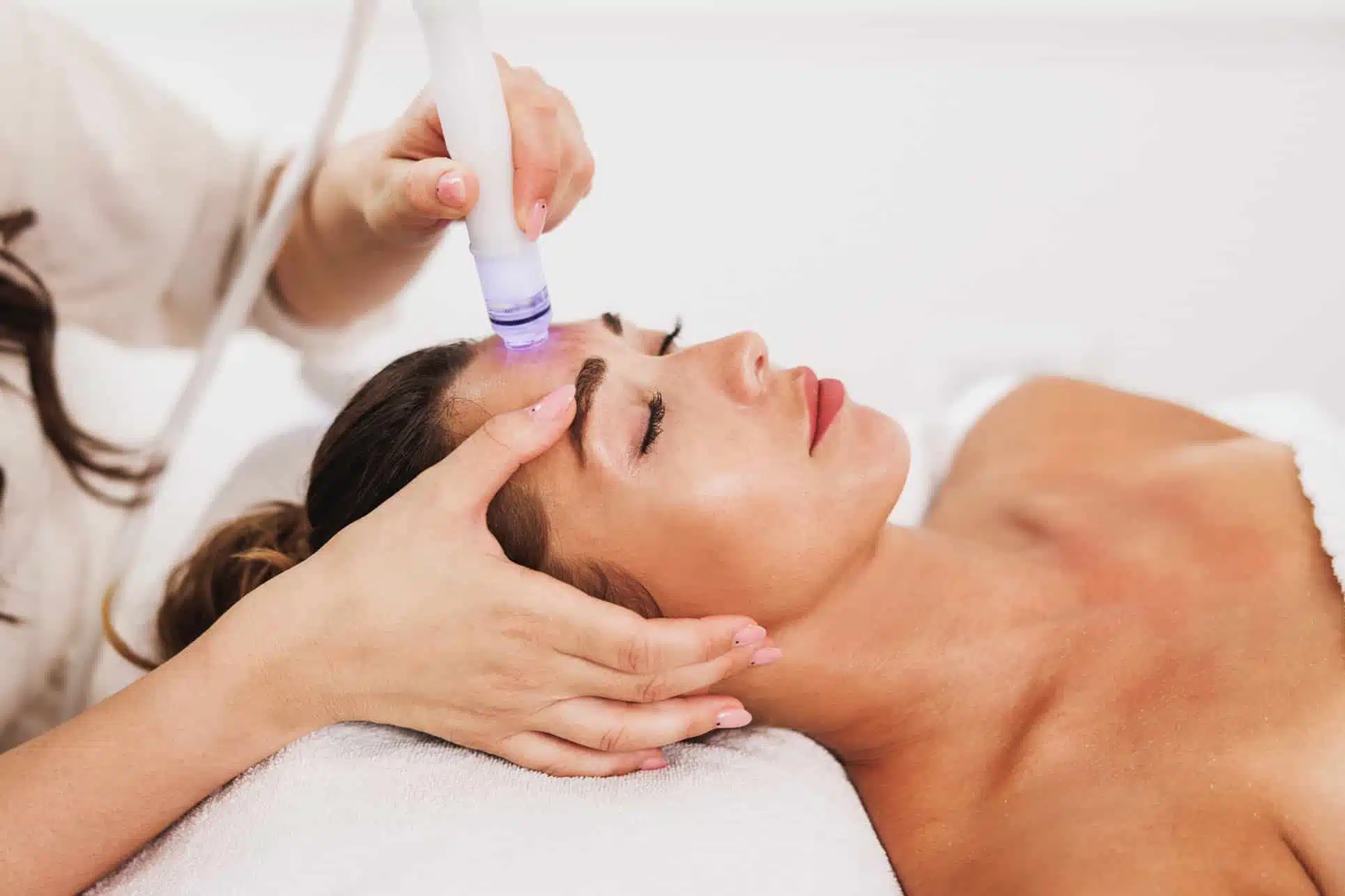 Traitement Hydrafacial: soin esthétique | Centre Esthétique Trémoille | Paris